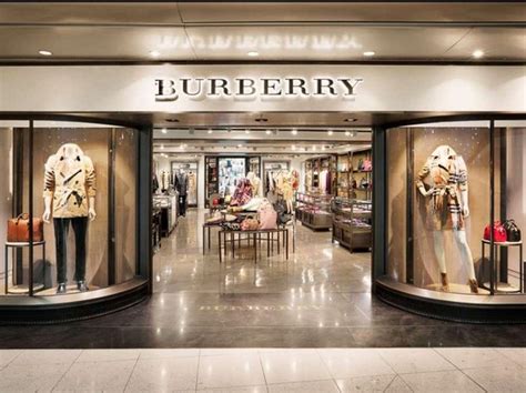 burberry roma via condotti|Roma, chiude la boutique di Burberry in via Condotti: .